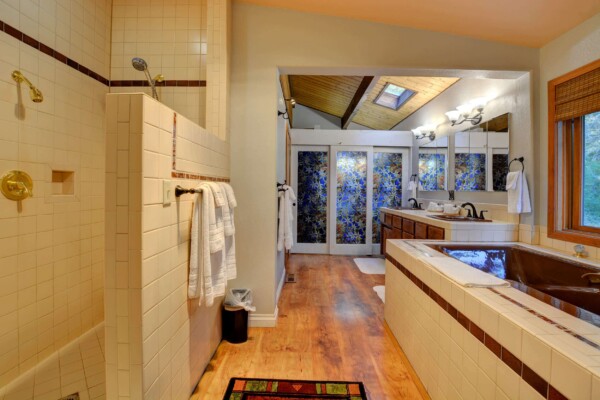 The Treetops House Master Bathroom