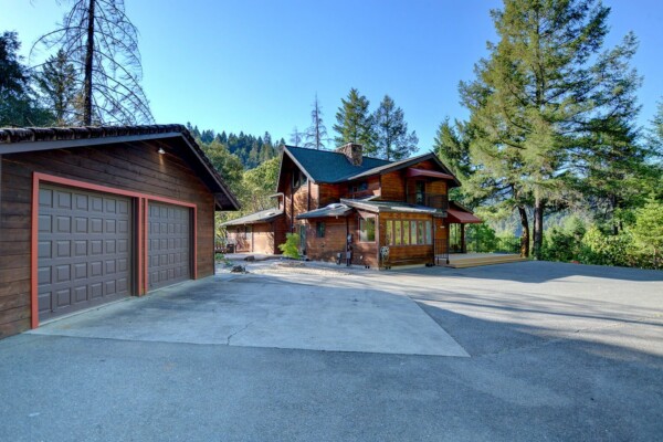 The Treetops House Parking Pad with Ample Space